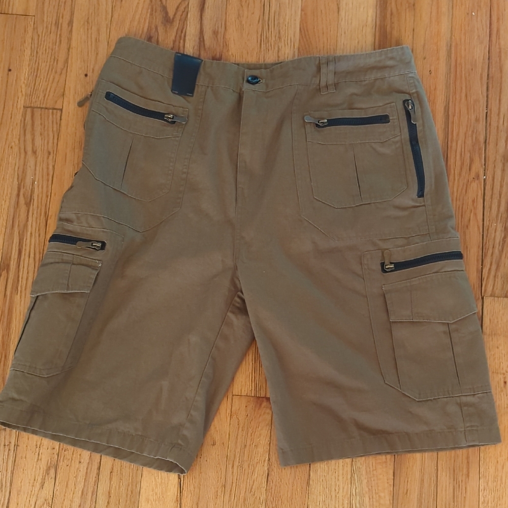 Men's Tan Cargo Shorts. 100% Cotton Pre Owned. XL